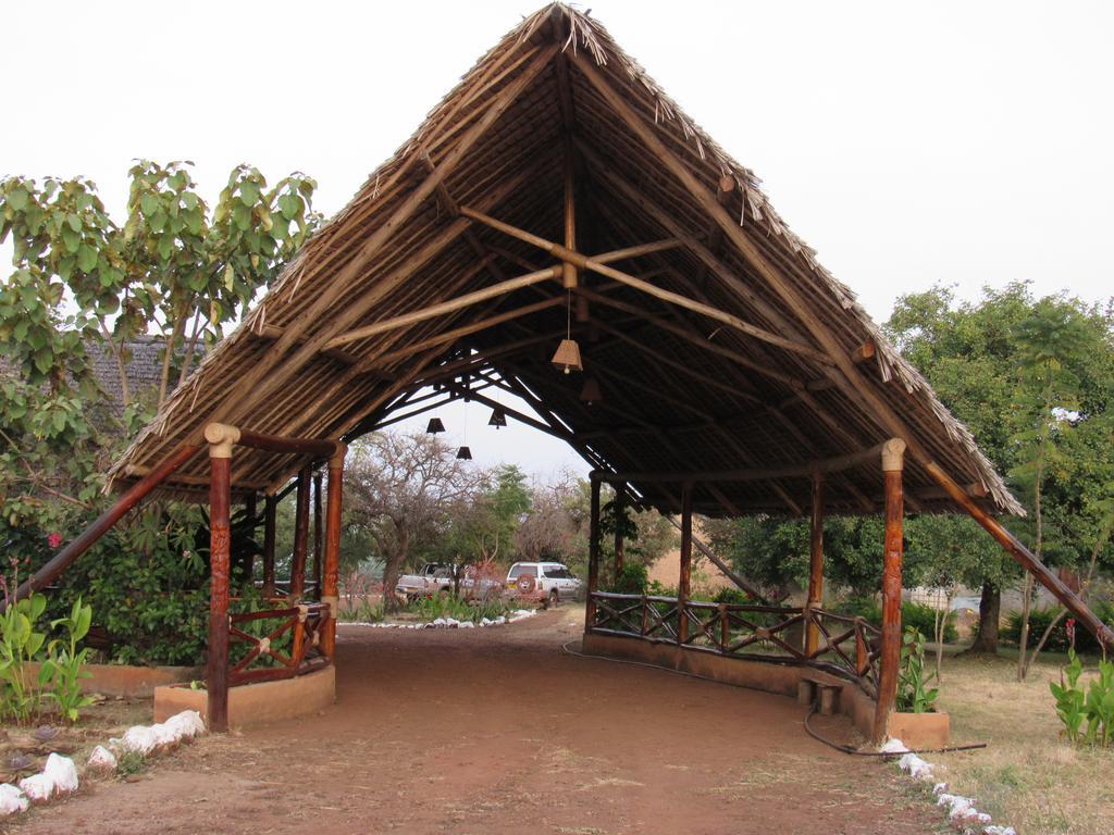 African Sunrise Lodge And Campsite Mto wa Mbu Exterior foto